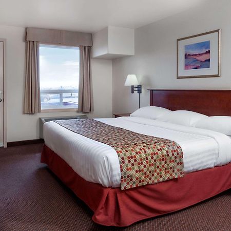 Super 8 By Wyndham Caraquet Hotel Ngoại thất bức ảnh