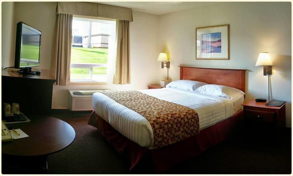 Super 8 By Wyndham Caraquet Hotel Ngoại thất bức ảnh