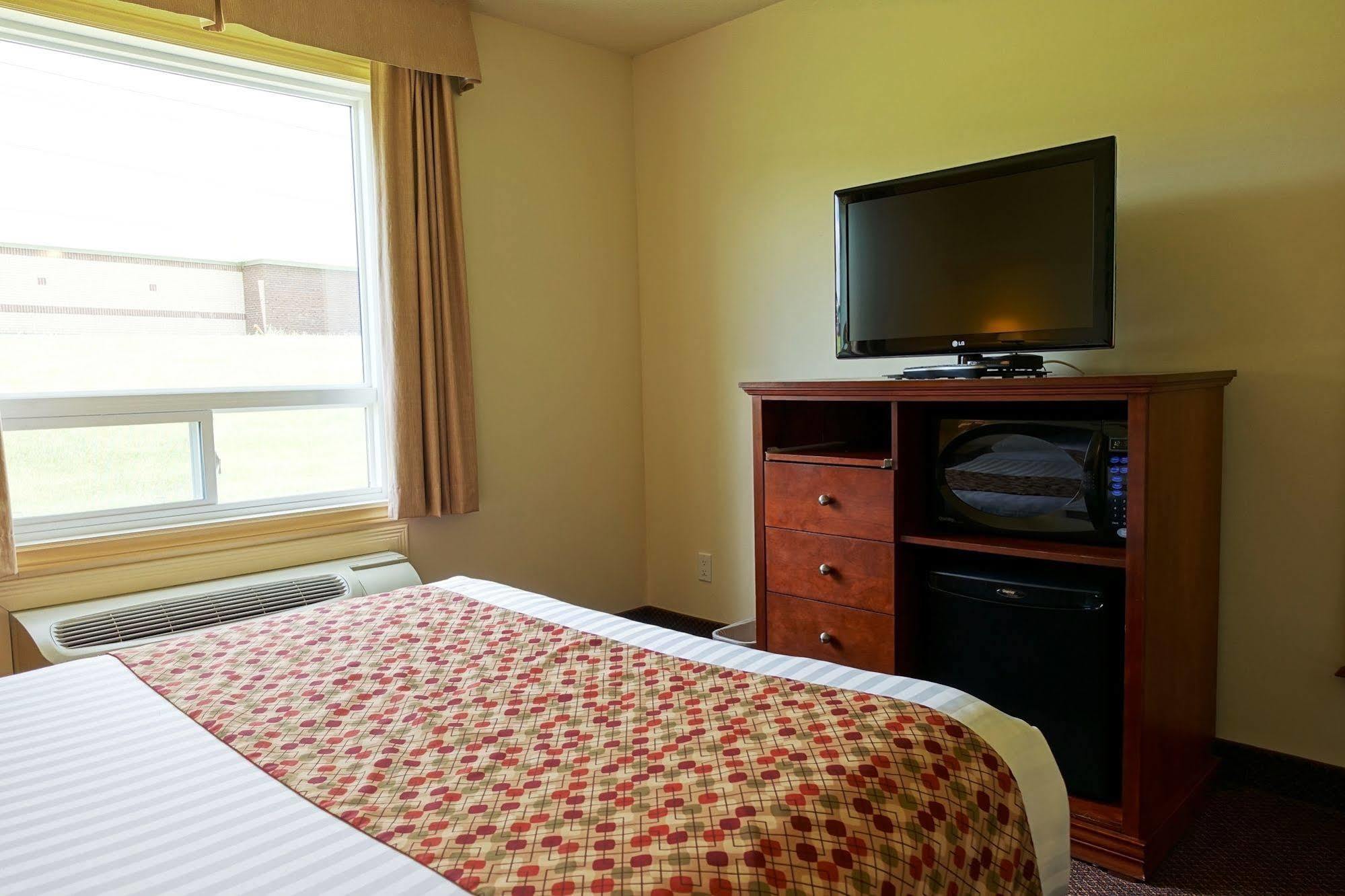 Super 8 By Wyndham Caraquet Hotel Ngoại thất bức ảnh