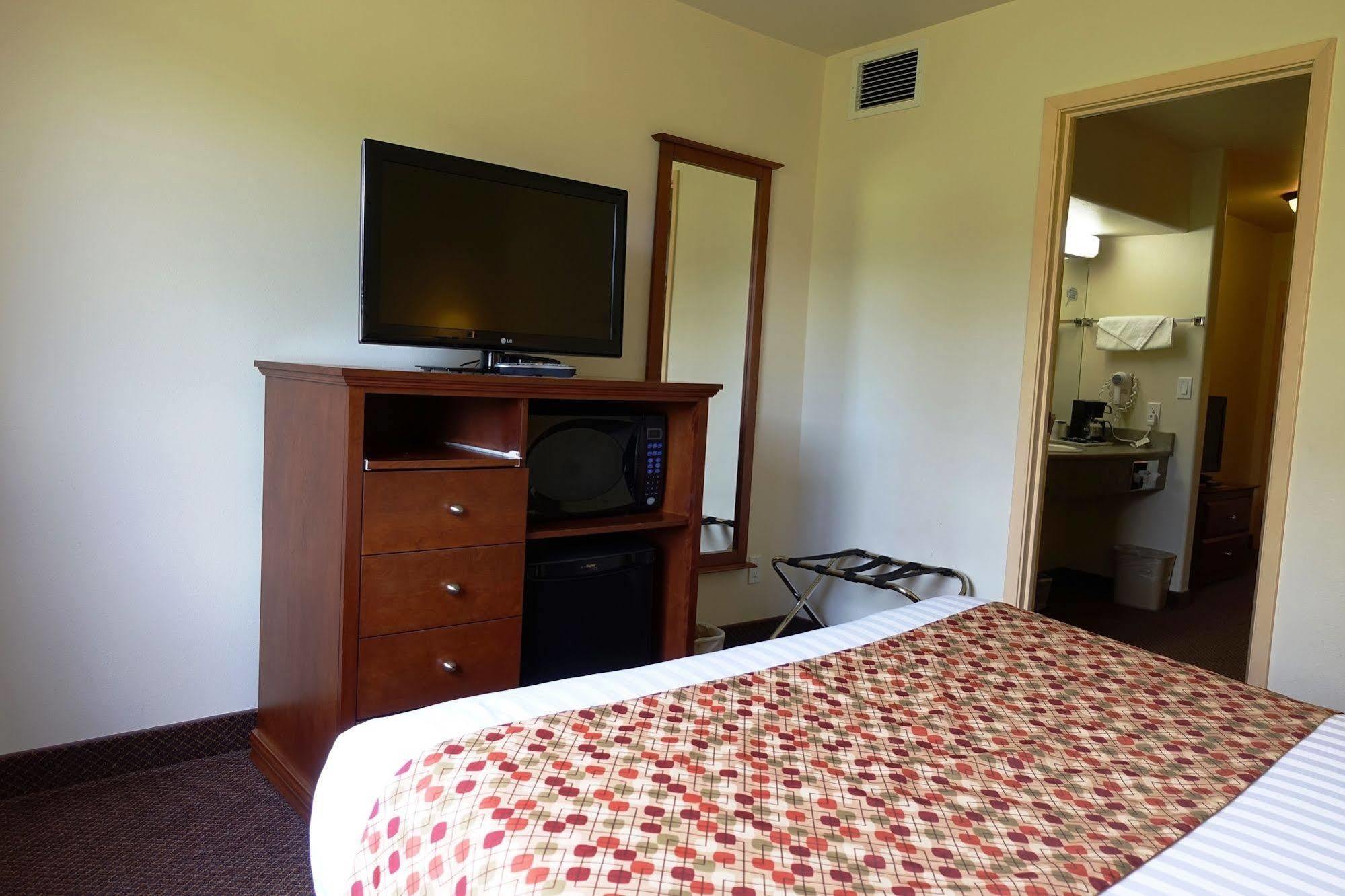 Super 8 By Wyndham Caraquet Hotel Ngoại thất bức ảnh