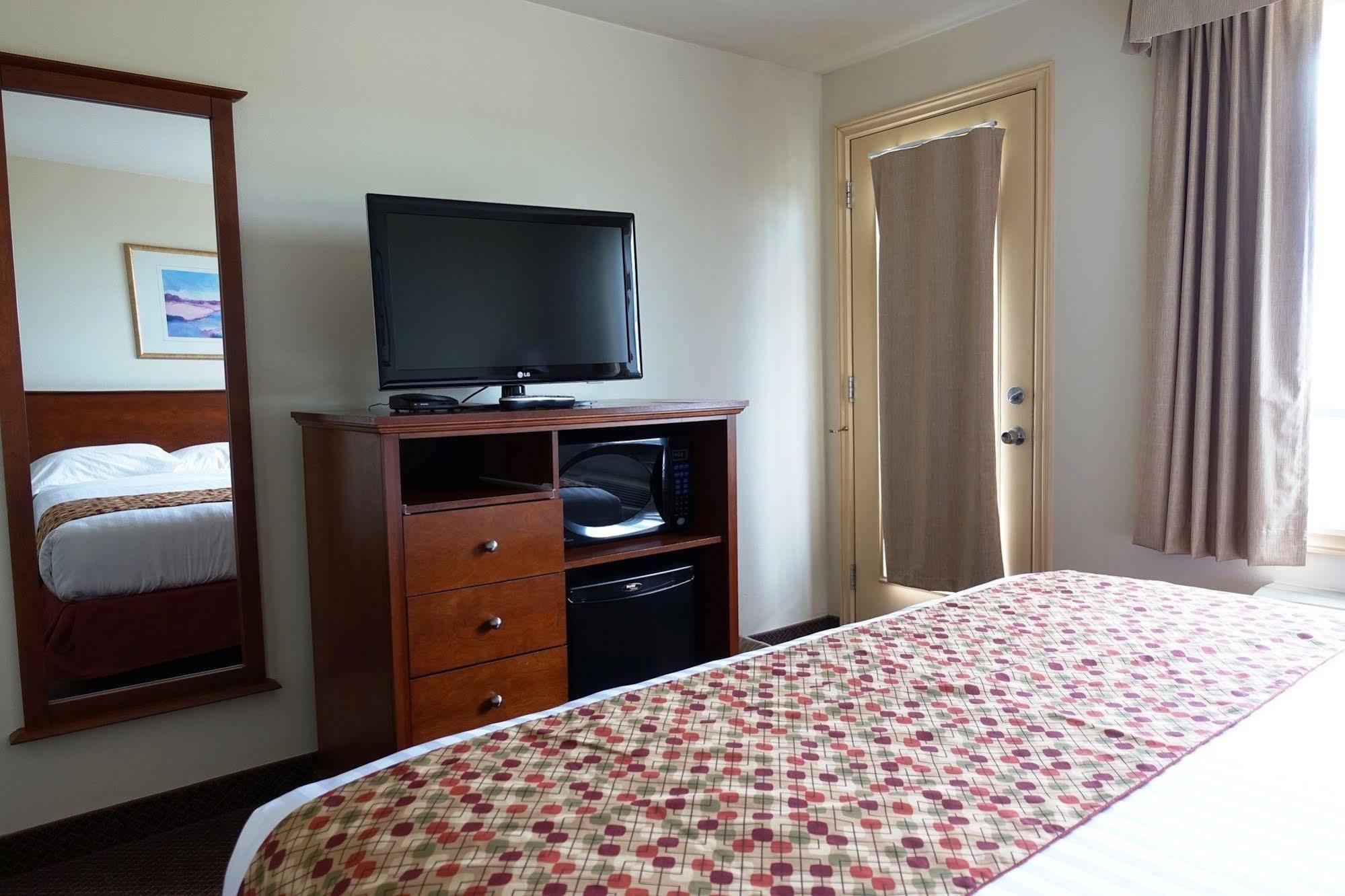 Super 8 By Wyndham Caraquet Hotel Ngoại thất bức ảnh